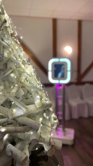Gestern durfte ich die Little Bandita bei der Hochzeit von Lisa und Nicole im Restaurant Hirchenhahn in Riegelsberg aufstellen.

Die Gäste und das Brautpaar hatten unglaublich viel Spaß mit dem Videogästebuch. Es wurde gelacht, getanzt, aufgenommen und gefeiert. Genau so soll es sein.

Lisa und Nicole, ich wünsche euch von Herzen alles Gute für eure gemeinsame Zukunft. Danke, dass ich mit der Bandita Teil eures Tages sein durfte.

@_nic_1307 @hirchenhahn.restaurant_2024