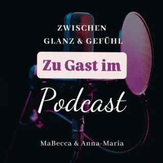 Ich war zu Gast im Podcast „Zwischen Glanz & Gefühl“.
Anna und Rebecca haben mich eingeladen, über mich und die Little Bandita zu sprechen.

Wir sprechen darüber,
wie die Little Bandita entstanden ist,
was ein Videogästebuch besonders macht
und warum echte Stimmen so wertvoll sind.

Die Folge ist diese Woche erschienen.
Du findest sie über den Link in meinem Profil.

Wenn du wissen willst, was hinter der Little Bandita steckt, hör rein.

Danke an Anna und Rebecca für das schöne Gespräch und die offene Stimmung.
 @zwischen_glanz_und_gefuehl @anna_e_lamore @mabecca_styling