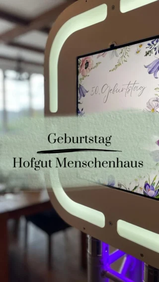 Die Little Bandita war gestern im @hofgut.menschenhaus in Kirkel unterwegs.
Anja hat ihren 50. Geburtstag gefeiert und man hat direkt gemerkt, wie viel Liebe in dem Abend steckt.

So eine richtig schöne Mischung aus entspannt feiern, lachen, quatschen und einfach den Moment genießen.
Und genau dann entstehen die besten Aufnahmen.

Ich freu mich jedes Mal, wenn am nächsten Tag so viele schöne Videos zusammenkommen.

Danke liebe Anja, dass die Bandita dabei sein durfte.
@herzstueck_hochzeitsplanung 

Wenn du auch so Erinnerungen von deinem Event willst, meld dich gern bei mir.
@little_bandita_