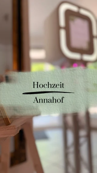 Am Samstag durfte die Little Bandita die Hochzeit von Kristina und Marco auf dem @annahof_niederwuerzbach begleiten.

Als ich die Bandita aufgebaut habe, war das Team von @dekoration.fuer.dich noch mitten in den Vorbereitungen. Trotz der sommerlichen Temperaturen wurde alles wunderschön hergerichtet und später ausgelassen gefeiert.

Die Bandita wurde fleißig genutzt und hat viele Erinnerungen in Form von Fotos, Boomerangs und Videos festgehalten.

Liebe Kristina, lieber Marco, ich wünsche euch von Herzen alles Liebe für eure gemeinsame Zukunft und wundervolle Flitterwochen.

Du planst eine Hochzeit im Saarland und suchst nach einem Videogästebuch mit Foto- und Boomerangfunktion? Dann schreib mir gerne eine Nachricht.

#hochzeitimsaarland #hochzeitsaarland #videogästebuch #digitalefotobox #boomerang annahof hochzeitsplanung littlebandita