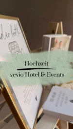 Chiara & Maurice 🤍 Vevio Hotel & Events

Ende Juli waren wir mit unserer Bandita bei Chiara und Maurice bei Vevio Hotel & Events in Spiesen-Elversberg dabei – und was für ein sympathisches Brautpaar! Die Bandita wurde ordentlich genutzt, es wurde viel gelacht, geknipst und gefeiert.

📍 Location: @vevio.events 

Alles Liebe, Chiara & Maurice! 🥂

Ihr wollt auch, dass eure Gäste ihre Worte für euch festhalten? Meldet euch bei uns.