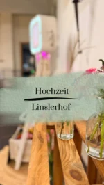 Mara & Sebastian 🤍 Linslerhof

Am Wochenende waren wir mit unserer Bandita bei Mara und Sebastian auf dem Linslerhof dabei – ein wirklich zauberhafter Tag mit einem tollen Dienstleister-Team.

Zwischen freier Trauung im Grünen, Musik und ganz viel Liebe sind wieder wunderschöne Erinnerungen entstanden, die die beiden für immer behalten werden.

Team des Tages:
📍 Location: @linslerhof 
📸 Fotos: @outandabout.fotografie 
🌿 Deko: @dekoverleih.ambiente 
🎤 Gesang und Gitarre: @fabian_steil_weddingsinger 
🎧 DJ: @djstepski 
💍 Freie Trauung: @herzgefluester_freie_trauungen 

Alles Liebe, Mara & Sebastian! 🥂

Ihr wollt auch, dass eure Gäste ihre Worte für euch festhalten? Meldet euch bei uns.