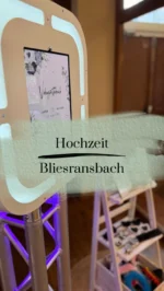 Laura & Rouven 🤍 Bliesransbach

Wir waren mit unserer Bandita bei Laura und Rouven in Bliesransbach dabei – ein richtig schöner Tag mit zwei super lieben Menschen.

Die Gäste haben fleißig ihre Glückwünsche eingesprochen, und wir durften mal wieder ein Video-Gästebuch voller guter Stimmung mit nach Hause geben.

Alles Liebe, Laura & Rouven! 🥂

Weddingcrew:
DJ: @bnny.rch 
Fotos: @calvinkleinweddings 

Ihr wollt auch, dass eure Gäste ihre Worte für euch festhalten? Meldet euch bei uns.